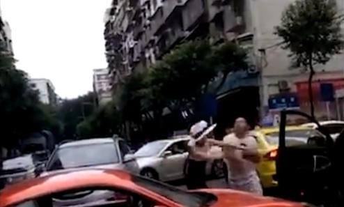 鼎格暖通：重慶保時(shí)捷女車(chē)主被奇瑞車(chē)主回打，雙方已迅速和解？